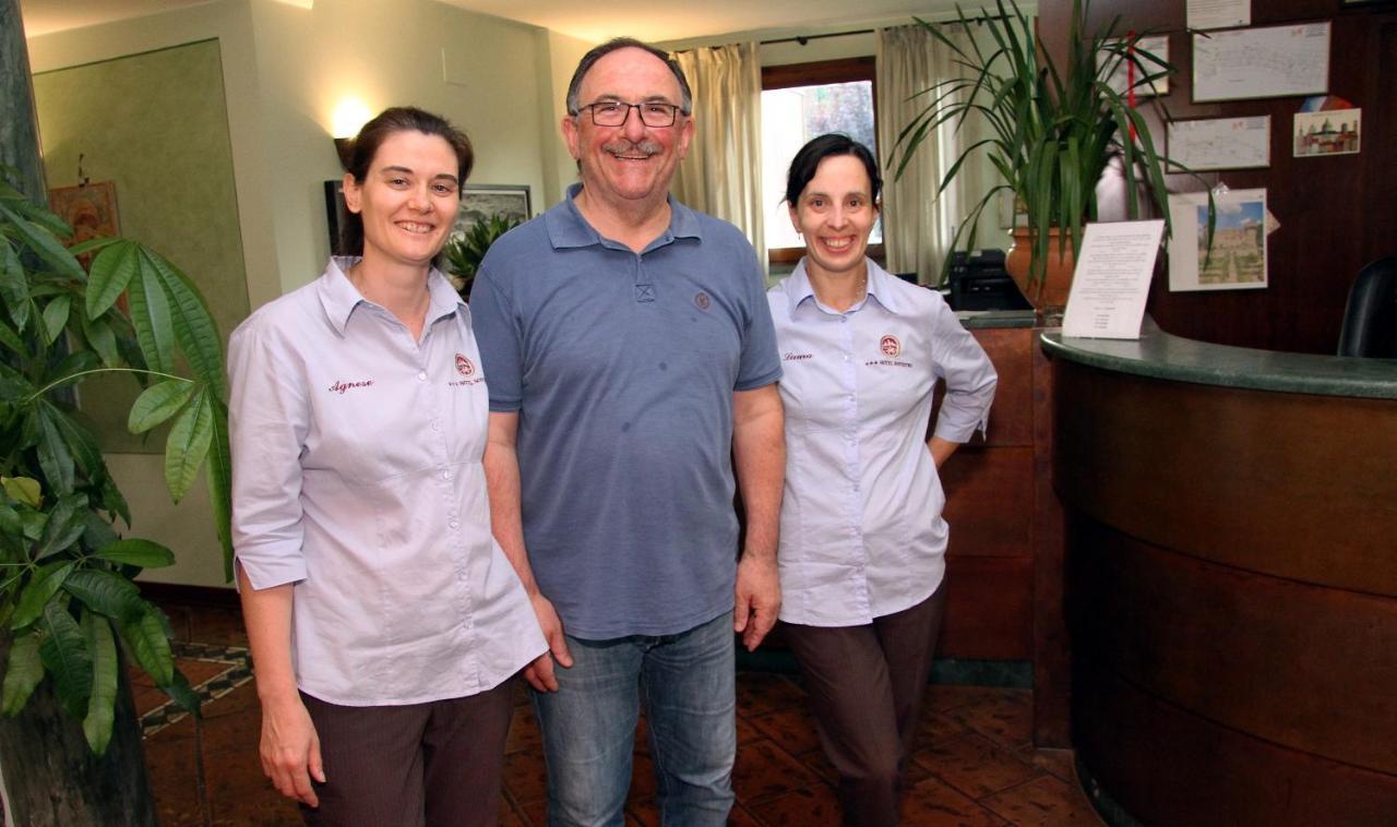 Hotel Sovestro San Gimignano Bagian luar foto